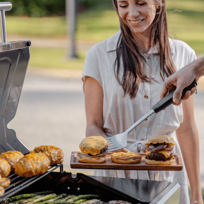 Charbroil Char Broil Performance Series FlavorMax™ 5 Burner Gas Grill Cabinet with Side Burner Gray 466834225 Barbecue Finished - Gas 047362683427