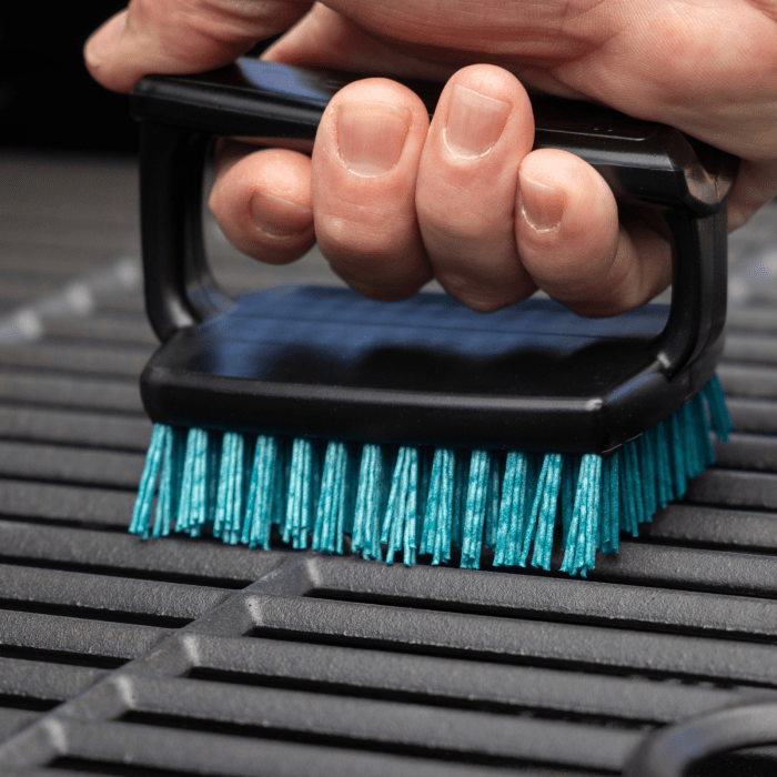 Charbroil Char Broil SAFER Hand-Held Grill Brush - CB2260023 CB2260023 Barbecue Accessories 047362600233
