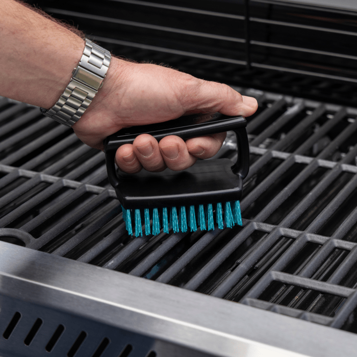 Charbroil Char Broil SAFER Hand-Held Grill Brush - CB2260023 CB2260023 Barbecue Accessories 047362600233