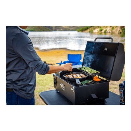 Country Smokers Country Smokers Traveler Portable Wood Pellet Grill & Smoker (CS150PPG) 10718 Barbecue Finished - Pellet 684678107188