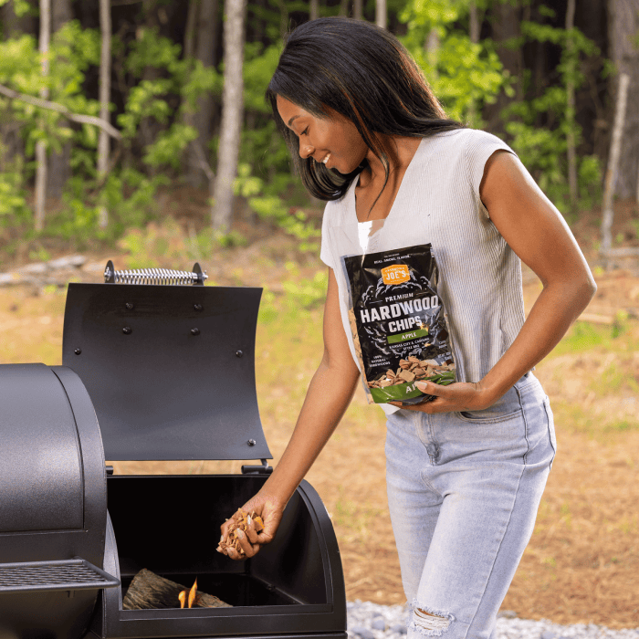 Oklahoma Joe Oklahoma Joe Apple Wood Chips (192 cu in bag) - OJ2250266 OJ2250266 Barbecue Accessories 047362502667