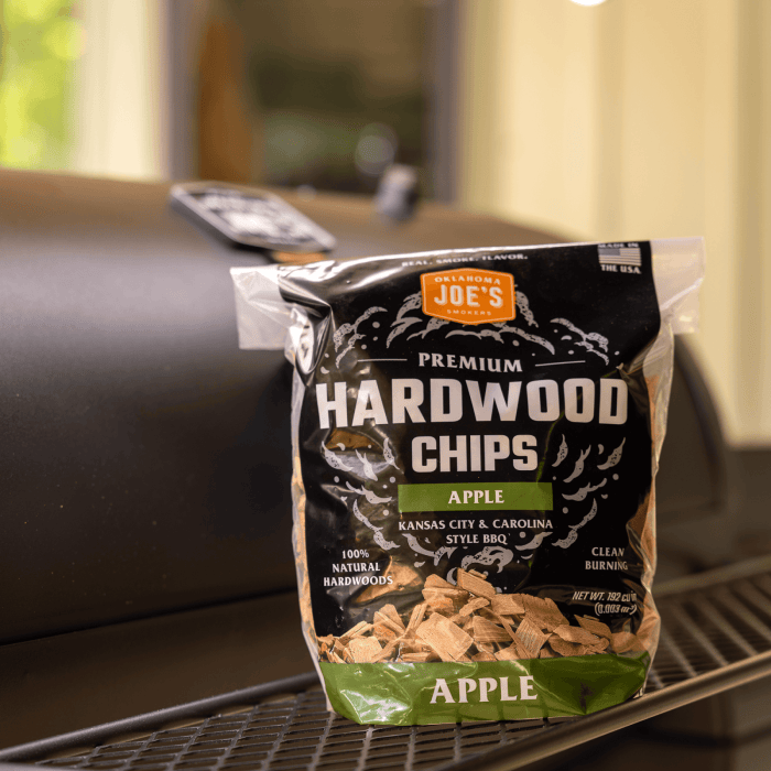 Oklahoma Joe Oklahoma Joe Apple Wood Chips (192 cu in bag) - OJ2250266 OJ2250266 Barbecue Accessories 047362502667