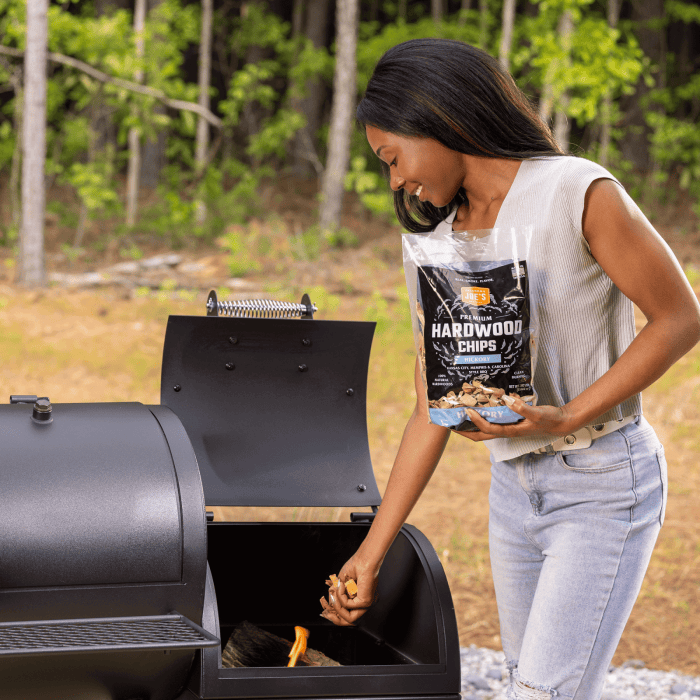 Oklahoma Joe Oklahoma Joe Hickory Wood Chips (192 cu. in. bag) - OJ2250264 OJ2250264 Barbecue Accessories 047362502643