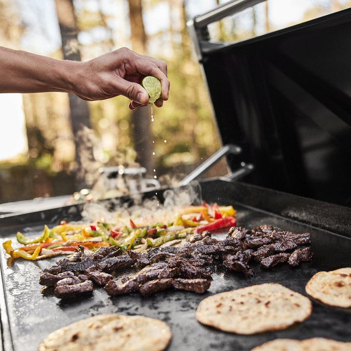 Weber Weber Slate 36" Rust-Resistant Griddle Barbecue Finished - Gas